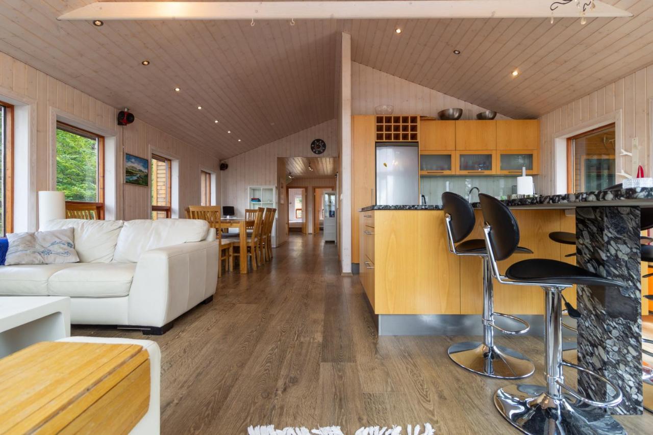 Gorgeous Riverside Lodge In The South Of Iceland Рейкхольт Экстерьер фото